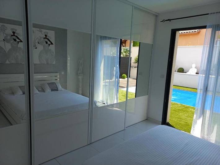 Location de vacances pour 5 personnes, avec piscine ainsi que terrasse et jacuzzi à Gleizé - 4