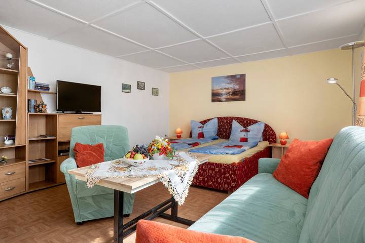 Bungalow 'Nati' mit Gemeinschaftsterrasse, Gemeinschaftsgarten und Wlan in Koserow, Bernsteinbäder