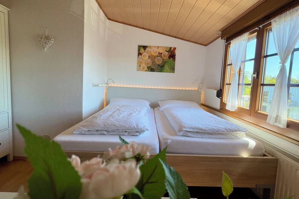 Ganze Wohnung, Gemütliche Ferienwohnung „Zum Spätlesereiter“ mit Balkon in Johannisberg, Geisenheim
