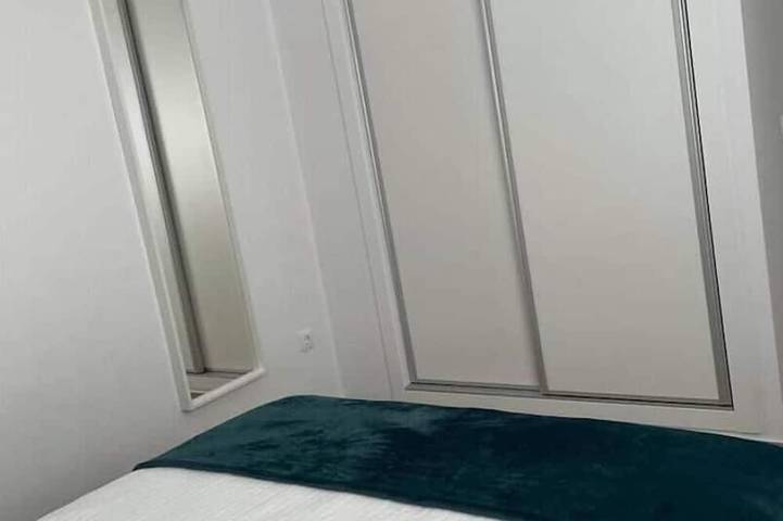 Apartamento entero, Ático Con Terraza Y Vistas (Céntrico, aparcamiento cercano, todo nuevo) in Setenil de las Bodegas, Pueblos Blancos