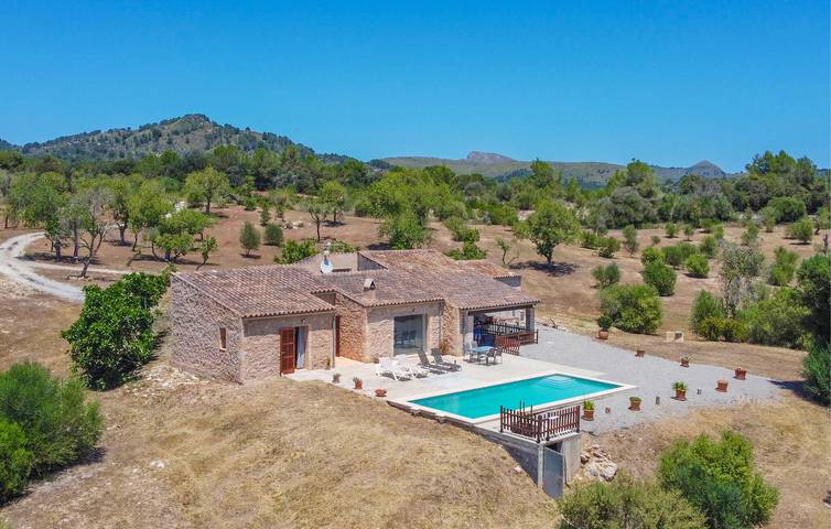 Chalet para 4 personas, con terraza y piscina en Artà