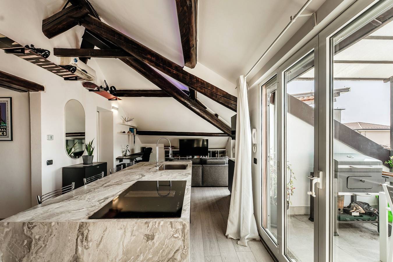 Hel ferieleilighet, Loft Rooftop in Como - 3 Terraces, Park, Ac, Bbq in Como, Comosjøen