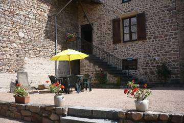 Location de vacances pour 5 personnes, avec jardin, animaux acceptés à Saint-Symphorien-de-Lay