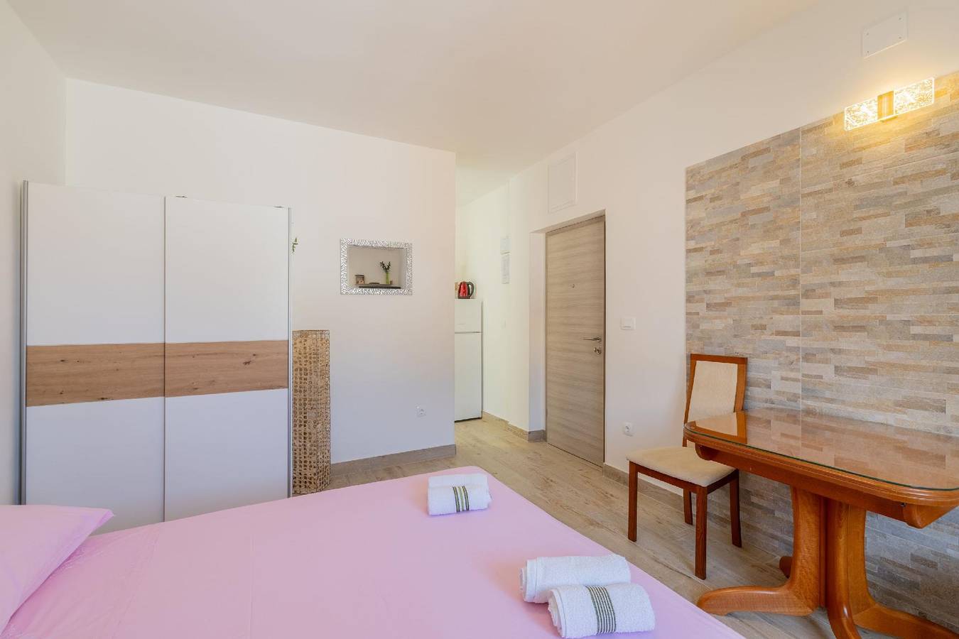 Ganze Ferienwohnung, Komfortable Ferienunterkunft -A2 "Olivenbaum" in Dugi Rat, Split-Dalmatien