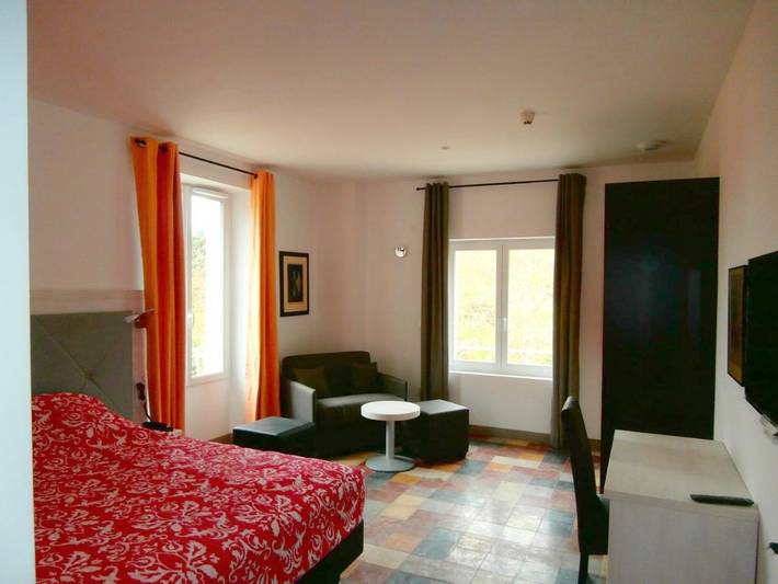Hôtel pour 4 personnes, avec piscine et jardin à Saint-Paul-le-Jeune