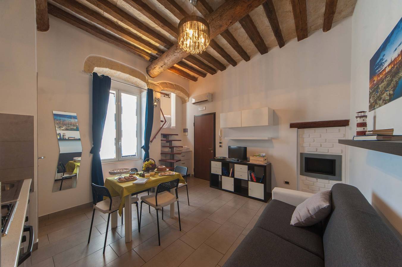 Geheel appartement, Charmant appartement in Trani met uitzicht. in Trani, Barletta-Andria-Trani