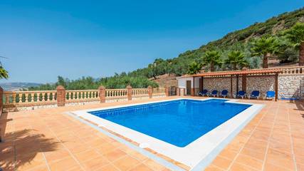 Finca für 30 Personen, mit Pool und Balkon/Terrasse in Málaga Provinz