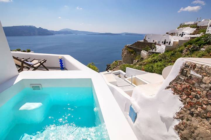 Villa for 2 people, with hot tub and balcony in Oia