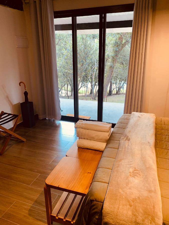 Location de vacances pour 2 personnes, avec vue sur le lac et vue ainsi que balcon et jardin à São Roque - 3