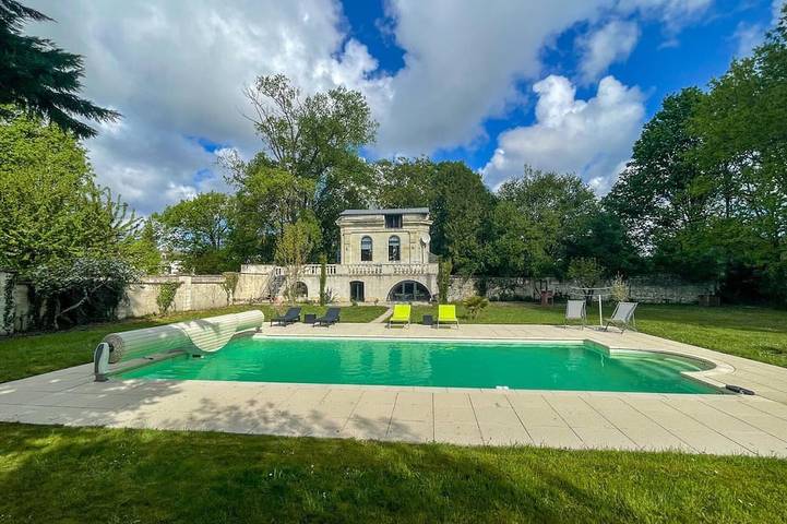 Gîte pour 2 personnes, avec jardin à Bréhémont