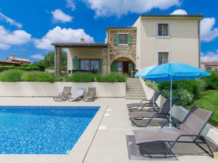 Ferienhaus für 8 Personen, mit Ausblick und Garten sowie Terrasse