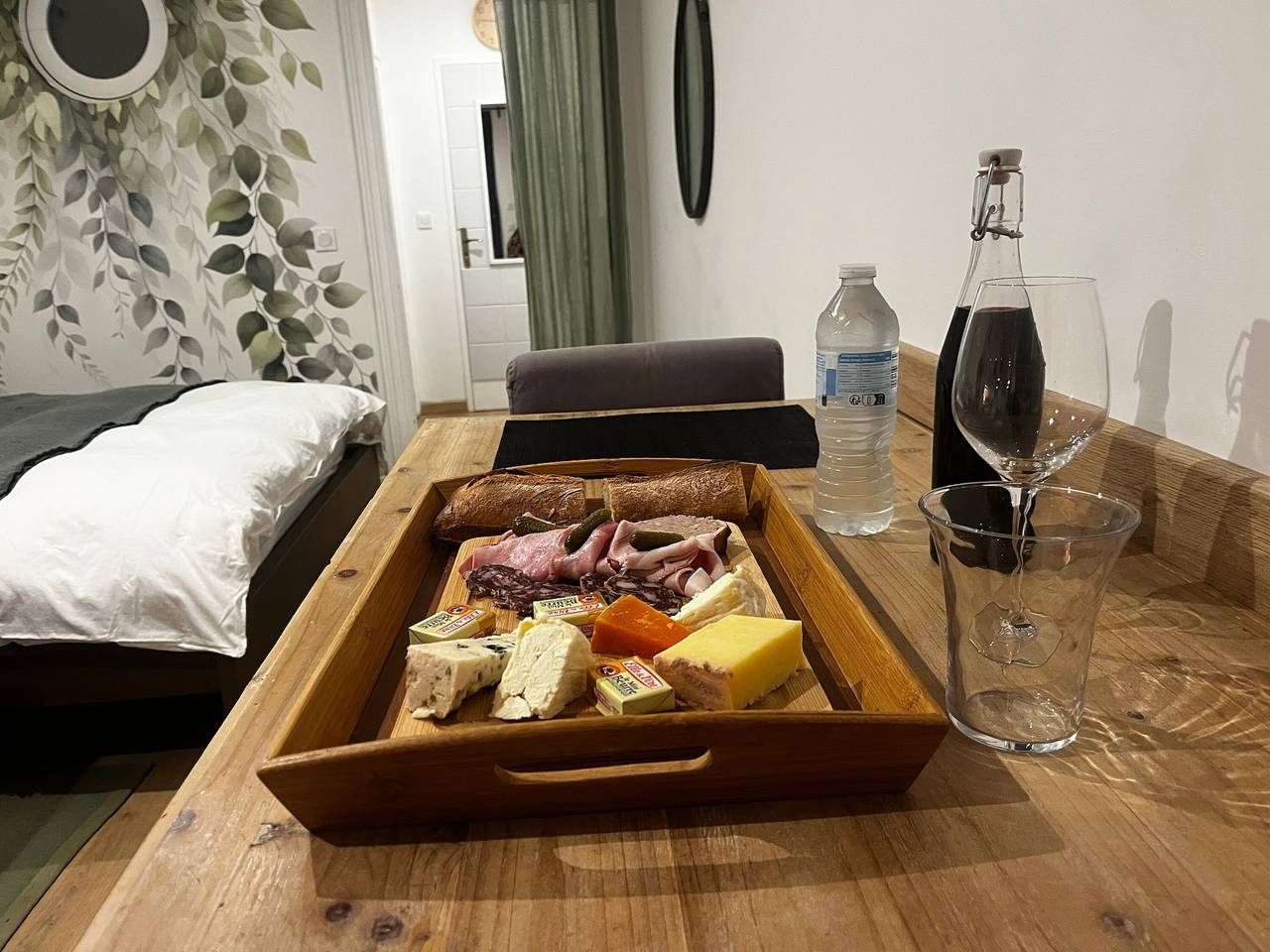 Entire apartment, 'Bord'Eau - Charm and Nature' Apartment with Private Terrace, Shared Garden, and Wi-Fi in Saint-André-de-Cubzac, Blaye region