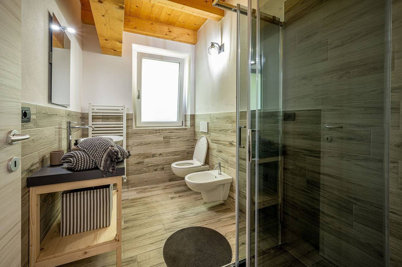 Geheel appartement, Vakantieappartement voor 4 personen met terras in Burano (Montemezzo), Montemezzo