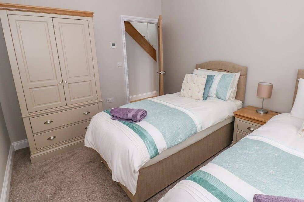 Mor Awelon, family friendly, luxury holiday cottage in Goodwick in Goodwick, Pembrokeshire