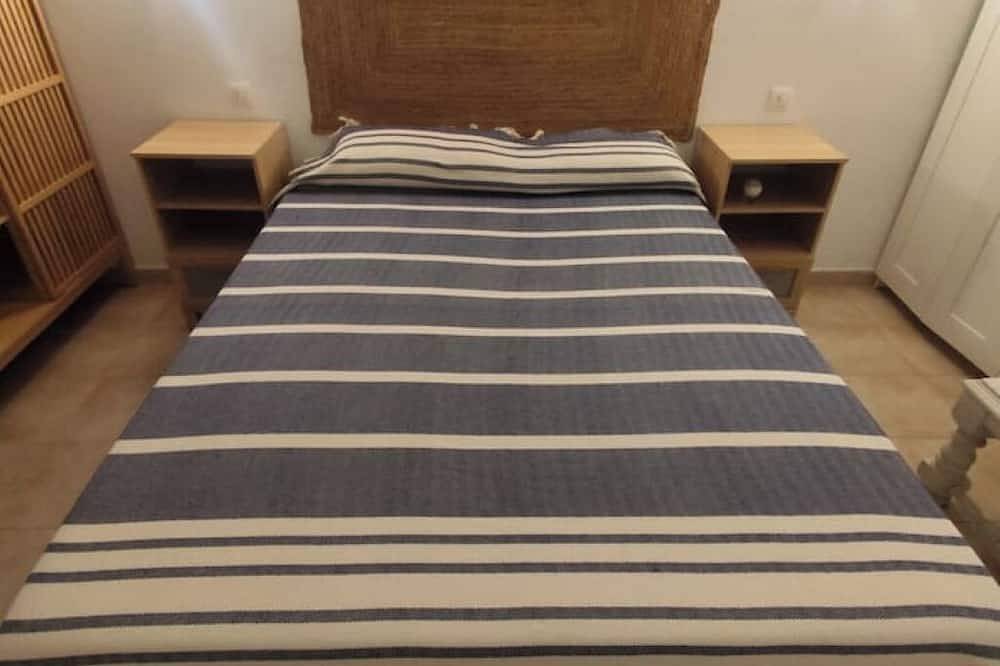 Entire apartment, A seaside retreat with swimming pool in Ciutadella, Menorca