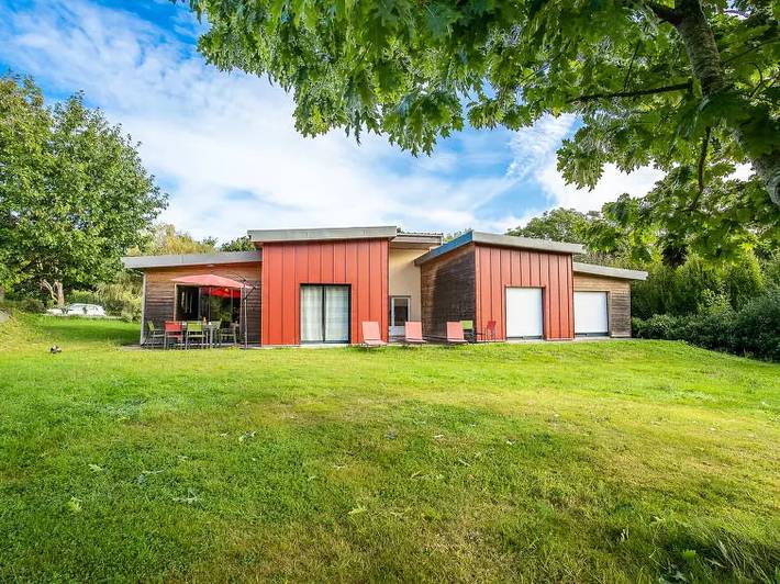 Location de vacances pour 8 personnes, avec jardin et piscine à Plouégat-Guérand