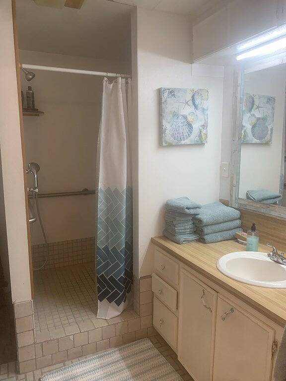 Rustic Island fishing cabin on canal to San Bernard River. in Brazoria County