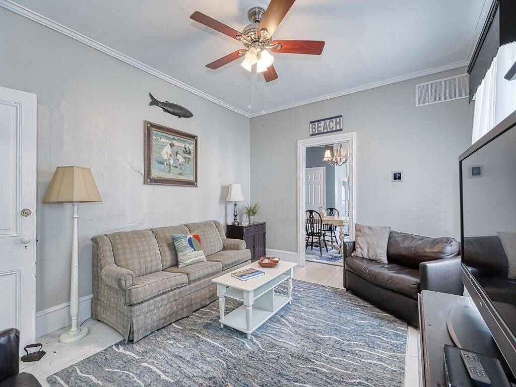 Zu Fuß zu Einkaufsmöglichkeiten und Restaurants. Nur ein paar Blocks vom Strand entfernt. in Cape May, Cape May County