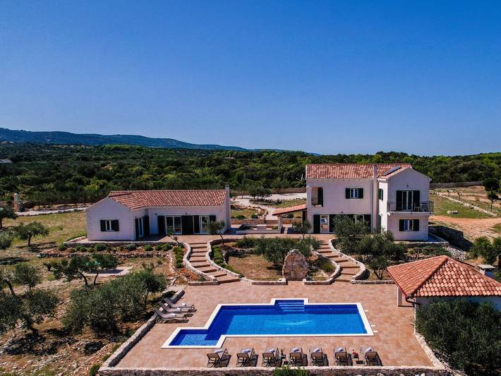 Finca für 12 Personen, mit Balkon und Terrasse sowie Garten und Pool in Dalmatien
