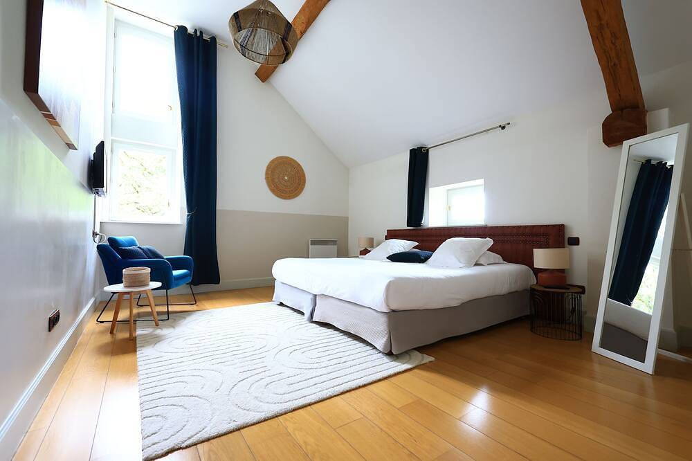 Prestigious residence for 30 people, swimming pool - large garden in Garrevaques, Castres region