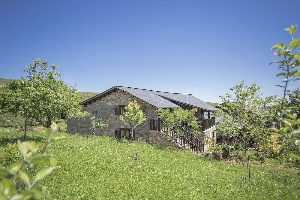 Rural Médulas casa rural con preciosas vistas in Carucedo, El Bierzo