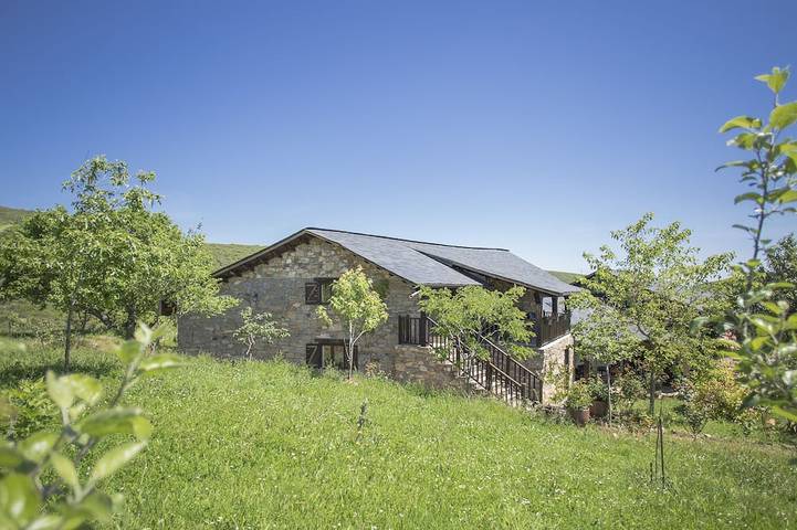 Casa rural para 4 personas, con balcón - 1