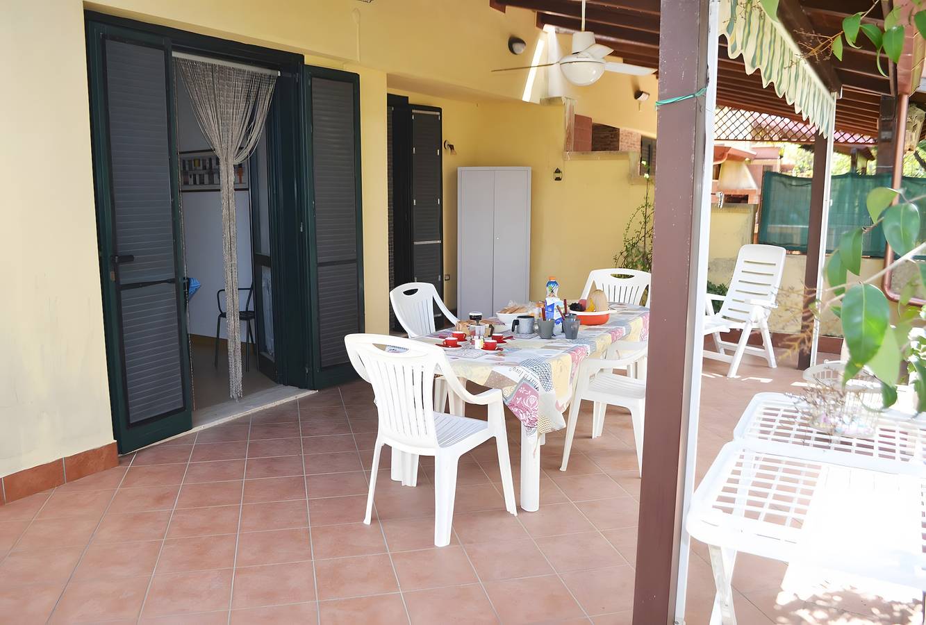 Ferienhaus 'Casa A T Dell Orso Con Veranda' mit privatem Garten in Melendugno, Lecce Provinz