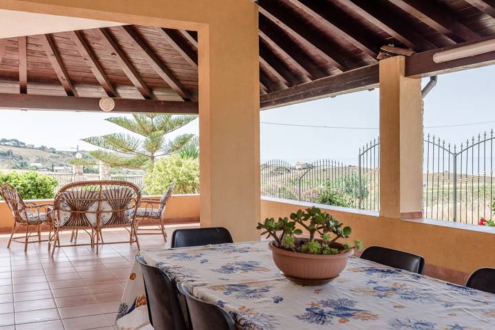 Villa 'Tre S' con vista mare, giardino e Wi-Fi in Montallegro, Provincia di Agrigento