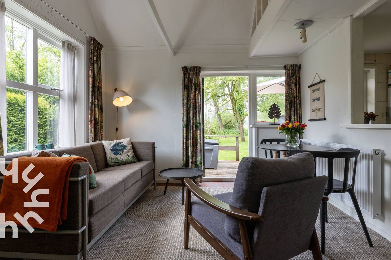 Beautifully situated 2 person holiday home with view on nature reserve in Giethoorn in Giethoorn, National Park Weerribben-Wieden