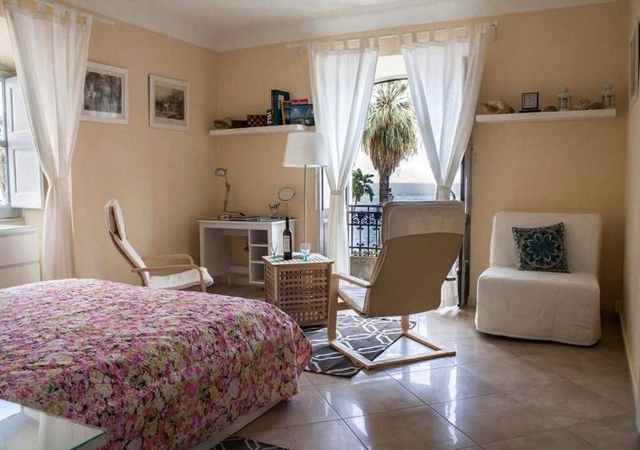Casa vacanza per 4 persone, con panorama e giardino a Milazzo