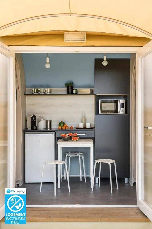 Tente pour 4 personnes, avec piscine et bassin pour enfant, animaux acceptés dans l' Hérault - 2