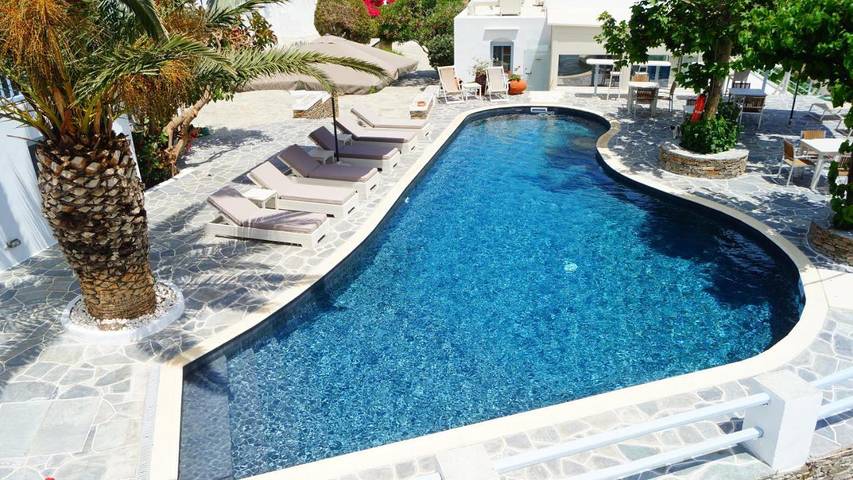 Hôtel pour 3 personnes, avec Balcon et Jacuzzi ainsi que Terrasse et Jardin
