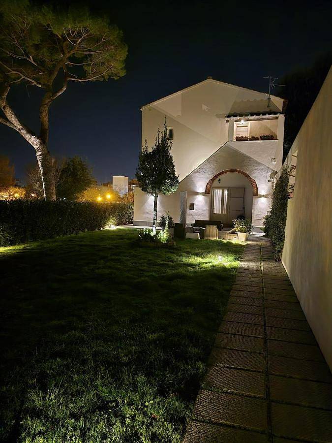 La Villa apartments Tinaia - Excellent for Sardegna & Corsica - 6-8 beds - Private parking included with camera in Livorno, Costa degli Etruschi