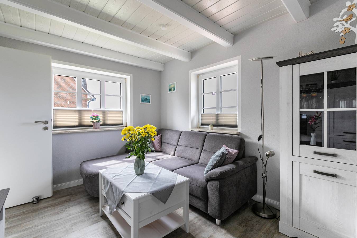 Holiday Home 'Ferienhaus Baudewig' with Private Terrace and Wi-Fi in Nordstrand (Municipality), Nordseeküste