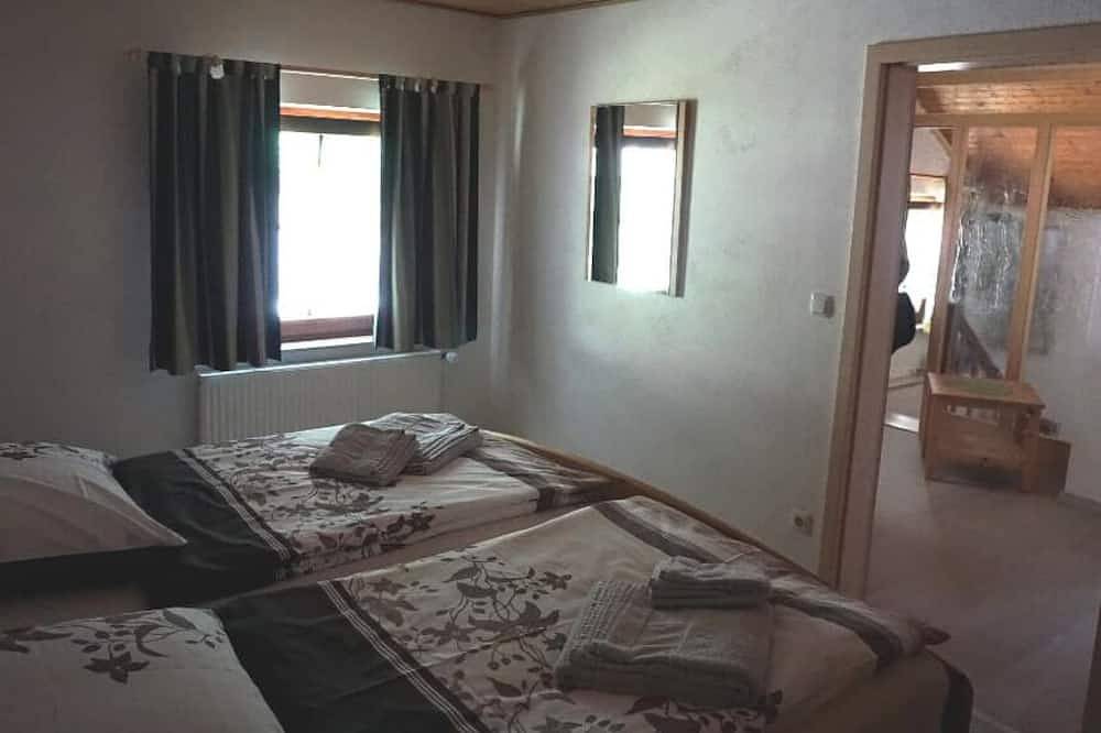 Ganze Wohnung, Geräumige Ferienwohnung mit Balkon und Terrasse in Bad Kötzting, Ostbayern