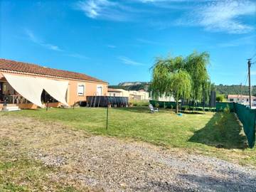 Villa pour 8 personnes, avec piscine ainsi que jardin et vue à Vallon-Pont-d'Arc