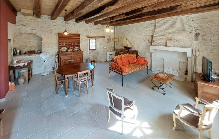 Charmant Apt de 130m2 près de la Charente in Taizé-Aizie, Charente