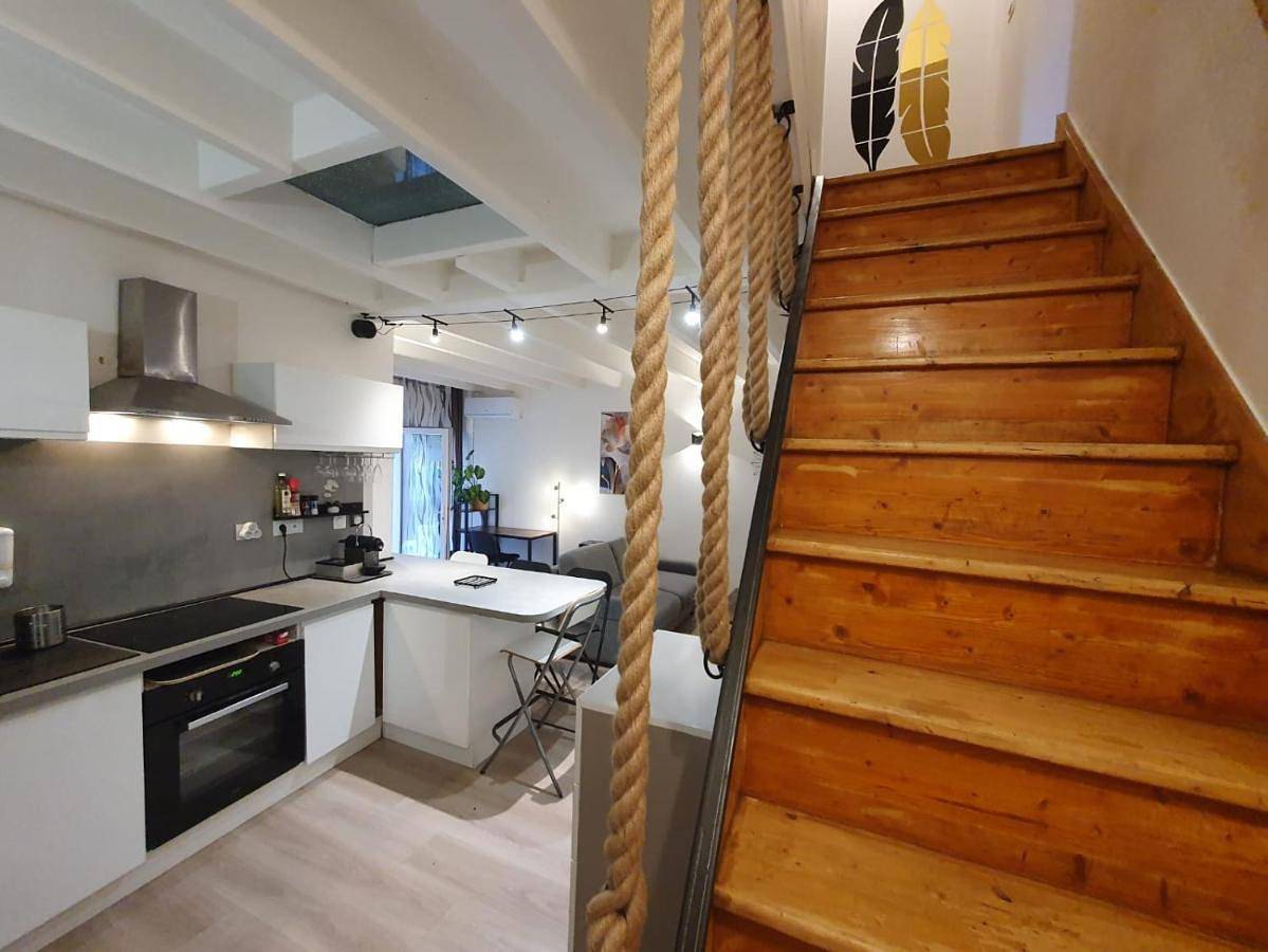 Appartement entier, Two-Bedroom Apartment with Terrace in Saint-Genis-Laval, Lyon et ses environs