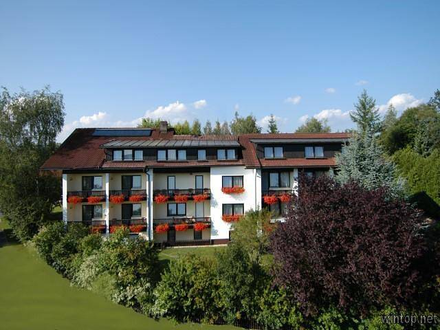 Hotel, mit Balkon/Terrasse und Garten sowie Sauna