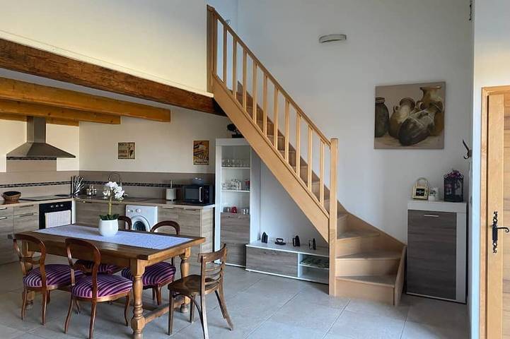 Ganze Wohnung, Duplex T1, in a former Templar commandery on the Verdon in Regusse in Régusse, Brignoles Region