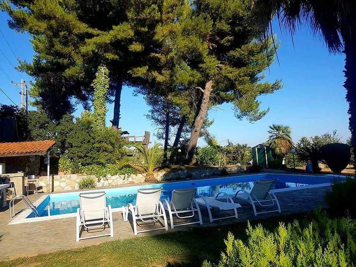 Vacation house for 4 people, with pool and yard as well as lake view - 1