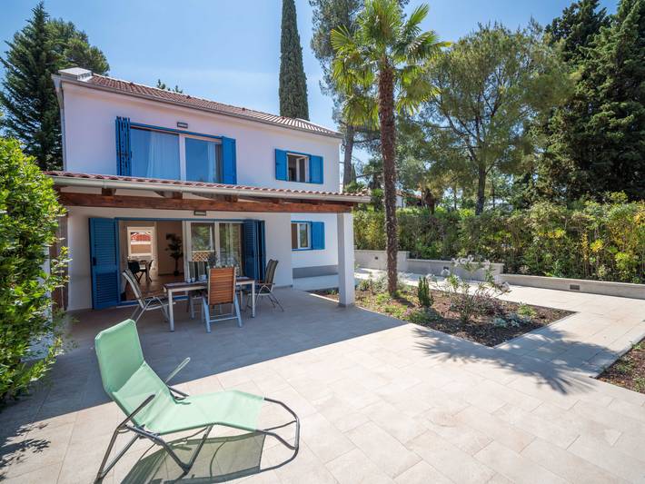 Ferienhaus für 4 Personen, mit Terrasse in Njivice