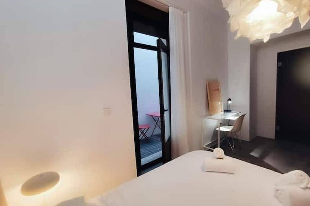 Entire apartment, Luxury Designer Loft in Cáceres Old Town | Steps from Plaza Mayor & Godoy Palace in Cáceres, Cáceres Region