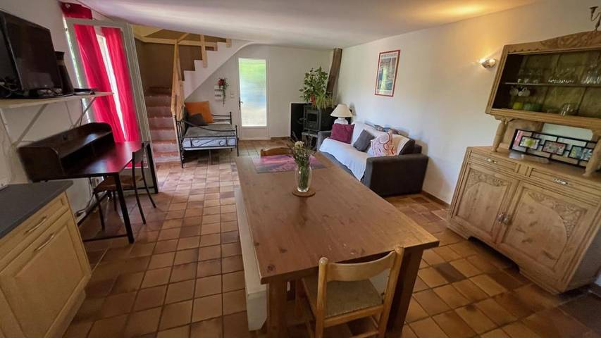 Location de vacances pour 6 personnes, avec bassin pour enfant et jardin ainsi que vue et piscine à Sainte-Anastasie-sur-Issole - 2