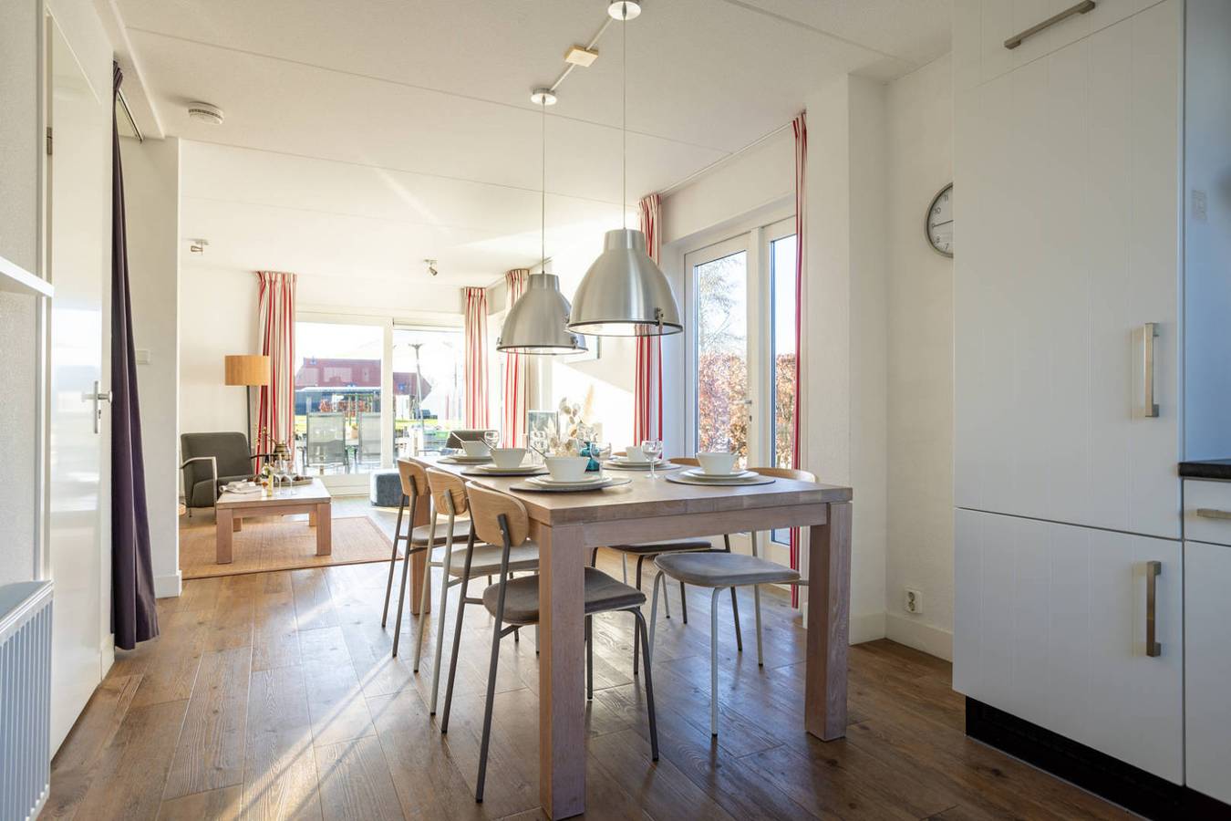 Geräumiges Doppelhaus für 6 Personen mit Wasserblick und sonnigem Garten in Poelen in Friesland