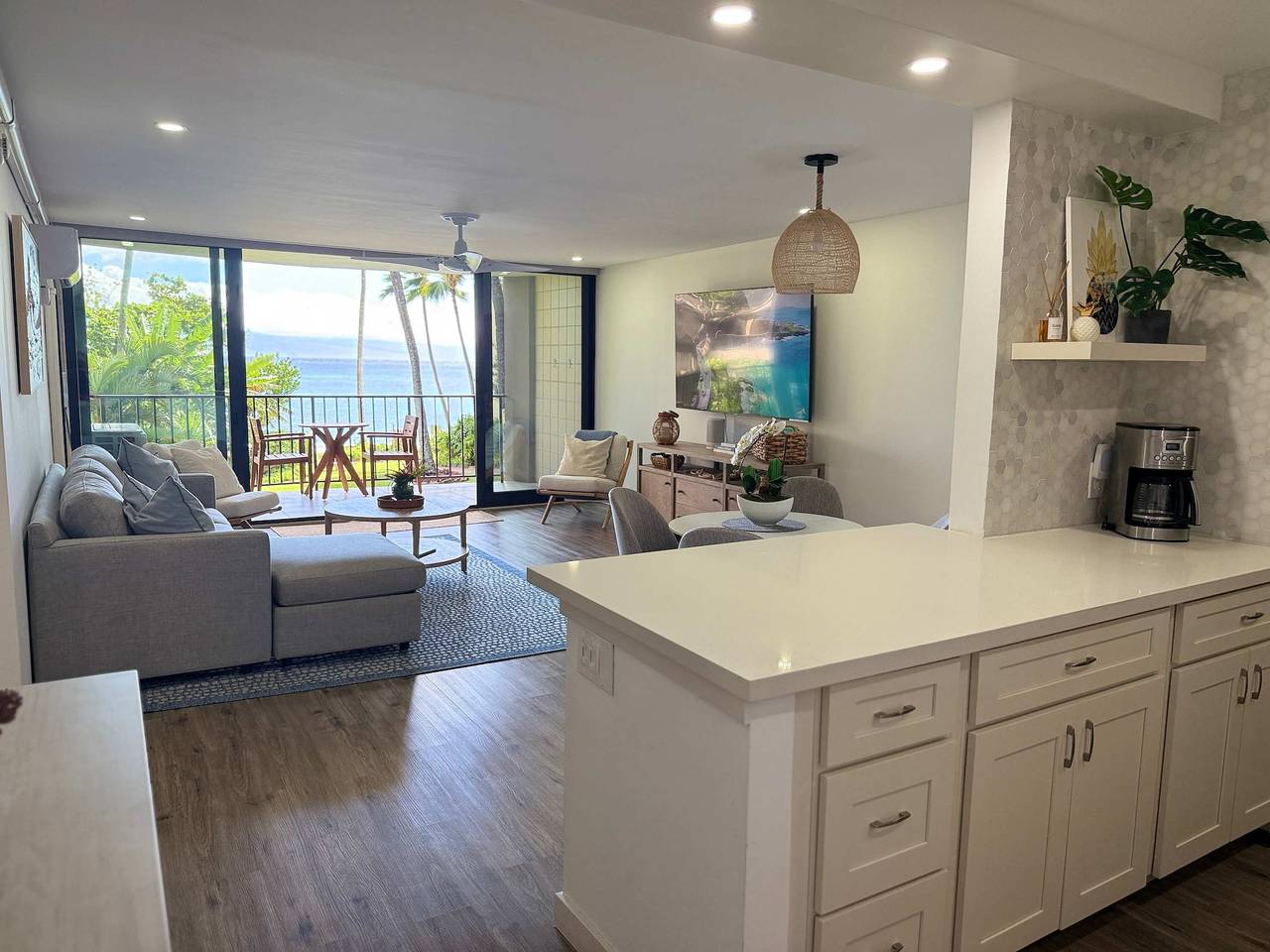 Ganze Wohnung, Ocean Views Luxury Amenities Beachfront Retreat in Kahana, Napili-Honokowai