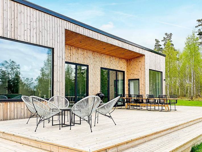 Mysigt hus vid havet med gäststuga in Skyarp, Västergötland