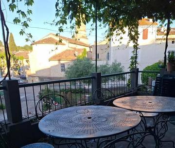 Gîte pour 6 personnes, avec vue et balcon à Saint-Martin-d'Ardèche
