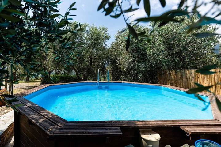 Ferienwohnung für 6 Personen, mit Terrasse und Garten sowie Pool