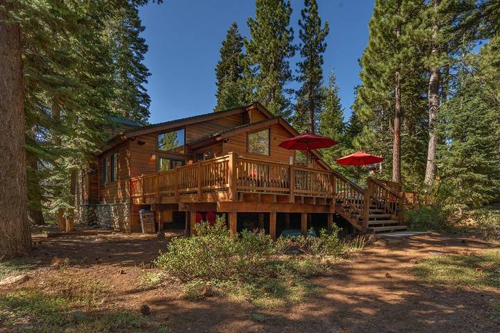 Vacation rental for 10 people, with pool and hot tub as well as terrace in Donner Lake